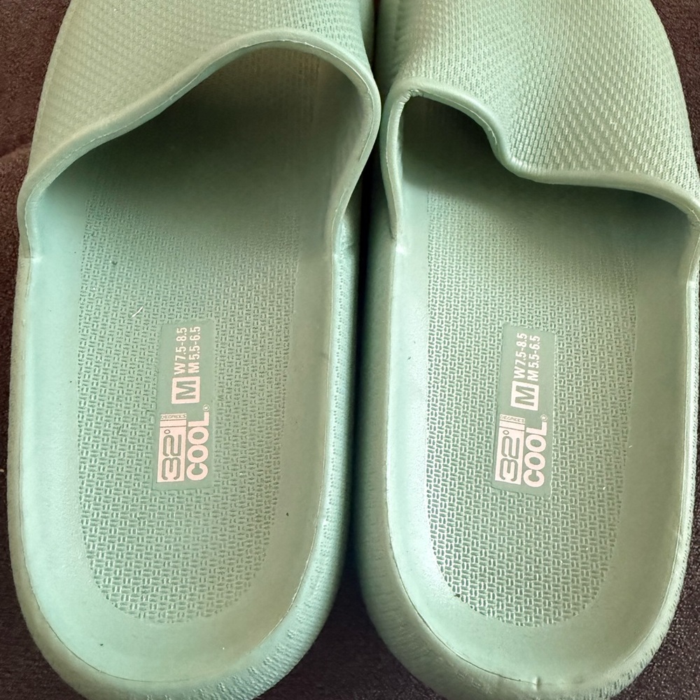 32 Degrees Women's Mint Green Slip-On Shoes